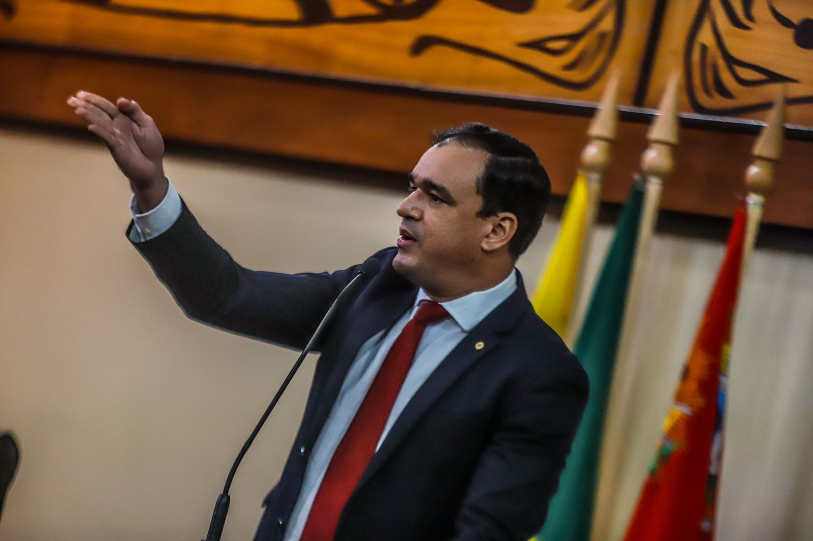 "Gladson despreza a nossa história, mas se apega às suas diárias", afirma Daniel Zen